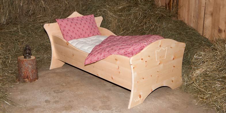 Kinderbett in Zirbenholz