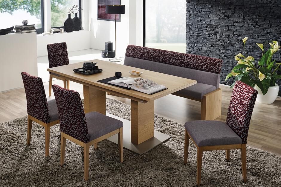 Tischgruppe mit Bank und Stühlen, 2-farbiger Stoffbezug