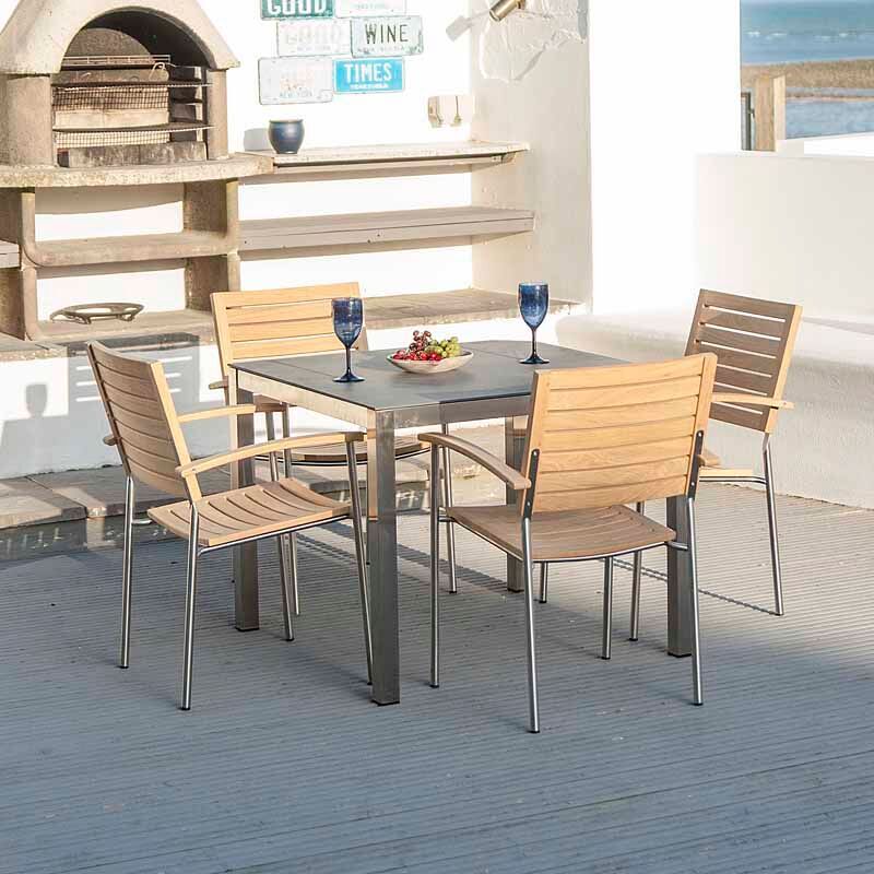 Tischgruppe Metall/Stühle Metall/Holz